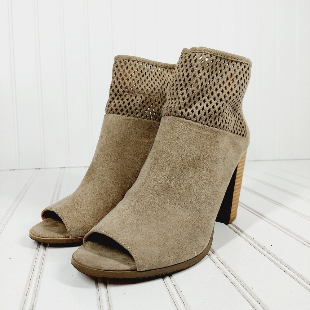 Report Block Heel Perforated Peep Toe Casual Ankl… - image 2
